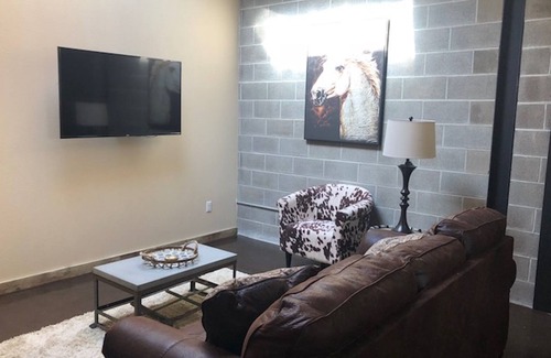 Sheridan House | Nelson Inn - Unit 2: The Western