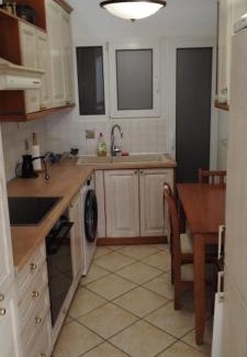 Agios Onoufrios Apartment | Neoclassical apartment in kadmia