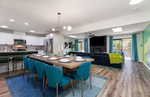 Massanutten House | Neon Dream Lodge! Pickleball, Hot Tub, Theater