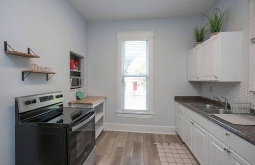 McFerrin Park Apartment | Neon Nashville! 5 min to Broadway Walk 2 dining!