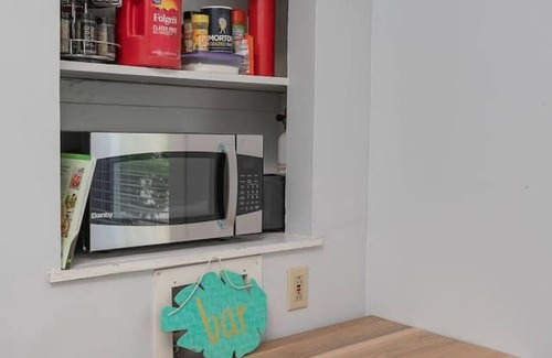 McFerrin Park Apartment | Neon Nashville! 5 min to Broadway Walk 2 dining!