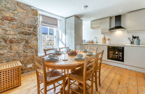 St Ives House | Neptune Cottage - Three Bedroom House, Sleeps 6