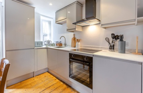 St Ives House | Neptune Cottage - Three Bedroom House, Sleeps 6