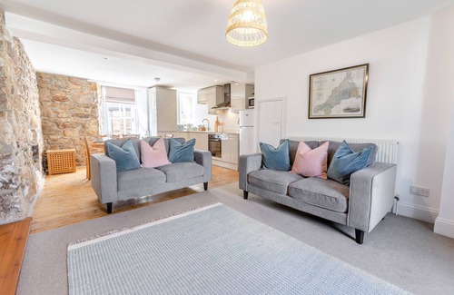 St Ives House | Neptune Cottage - Three Bedroom House, Sleeps 6
