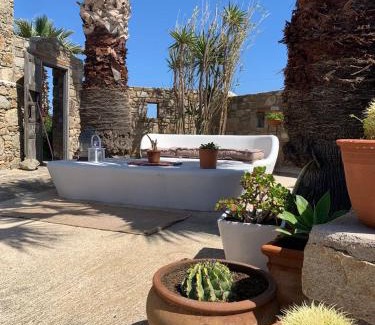 Paraga House | NERAMAR Ensuite Room & Swimming Pool