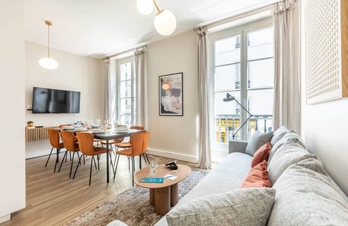 Vivienne Apartment | Nestled along the picturesque banks of La Seine