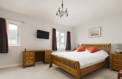Port Erin Apartment | Nestled in a peaceful location, just 100 yards from the promenade, Bradda Place is an exclusive mode