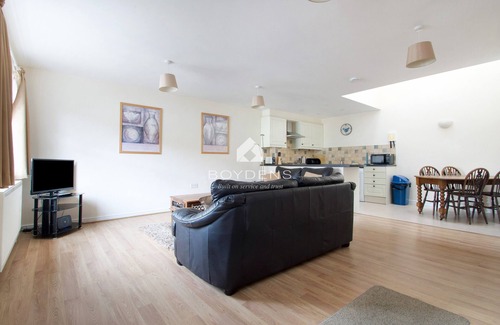 Frinton-on-Sea House | Nestled in the heart of Frinton on Sea is this terraced mews cottage offering open plan living