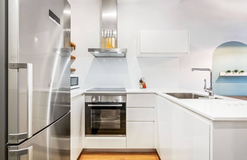 Hostafrancs Apartment | Nestled in the vibrant heart of Barcelona, just a stone's throw away from Plaza Espanya