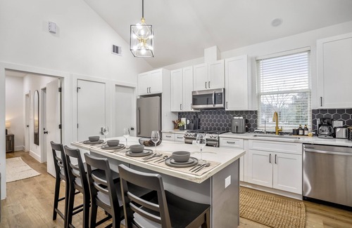 Greater East End Apartment | Nestled Nook Bungalow #7033A @East End revitalized