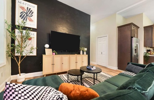Point Breeze North Apartment | Netflix+BBQ+FreeParking Near Shops in East Liberty