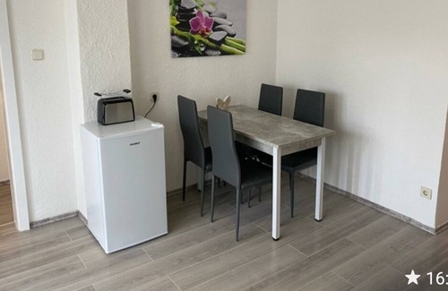 Regulshausen Condo | Neu Eingerichtete Wohnung in der Edelsteinstadt /2 Zimmer Küche Bad