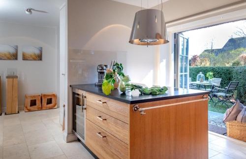 Keitum House | NEU Ferienhaus Friesenhof Aenne Haus 3 - modern urlauben unter Reet in Keitum Sylt