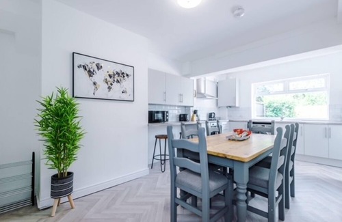 Crewe House | Neville Street Modern House