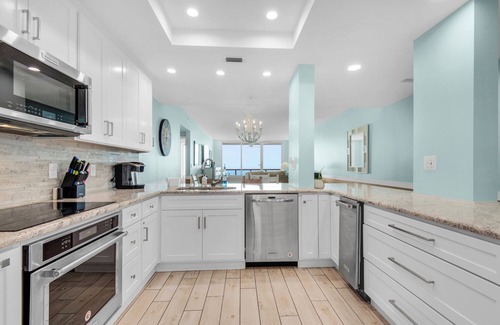 Navarre Beach Condo | NEW 12th fl Beachfront 3BR/3BA & Beach Service - w/Private King Lock Out Suite