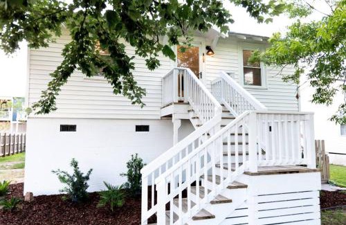 North Carolina Coast House | NEW! 1937 Coastal Cottage by Beach, Boardwalk, & Lake!