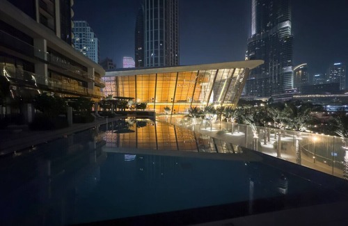 Downtown Dubai Apartment | New 1BR | Burj Khalifa Infinity Pool | Dubai Mall