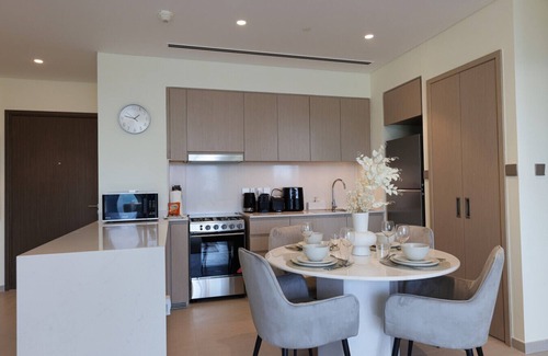 Downtown Dubai Apartment | New 1BR | Burj Khalifa Infinity Pool | Dubai Mall