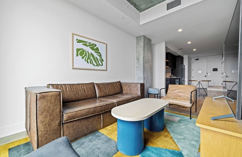 Rainey Street Historic District Condo | New 1BR Condo on Rainey St-Rooftop Pool