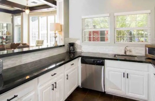 Midvale Apartment | New 2 BD, Near Skiing, Hot tub, Gym, Prking & Pool