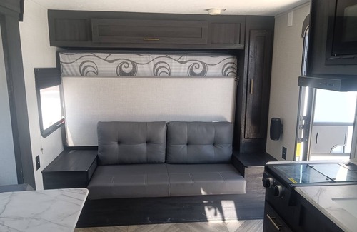 Bandera House | New 2-bed RV with in minutes to everything Bandera with AC.