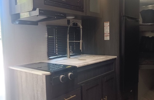 Bandera House | New 2-bed RV with in minutes to everything Bandera with AC.