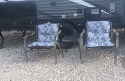 Bandera House | New 2-bed RV with in minutes to everything Bandera with AC.