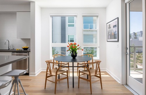 Enterprise Apartment | New 2 Bedroom Luxury Serviced Apartment Near Strip Ideal for Business Travelers