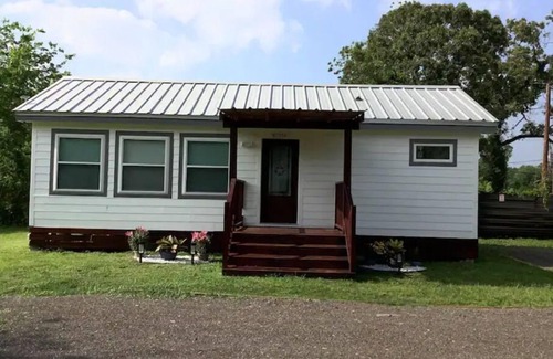 Northside House | New 2 bedroom on huge lot, near Downtown & IAH!