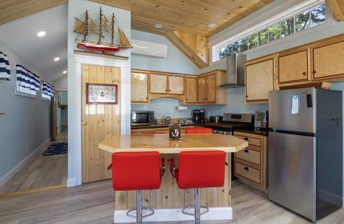 Old Orchard Beach Cabin | New 2-bedroom cabin with WiFi, AC in delightful Old Orchard Beach