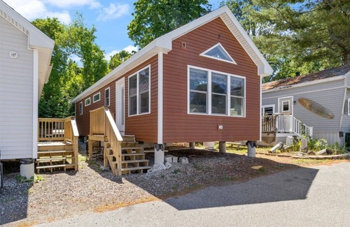 Old Orchard Beach Cabin | New 2-bedroom cabin with WiFi, AC in delightful Old Orchard Beach