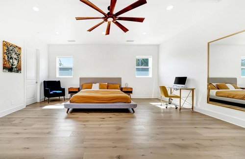 Woodland Hills House | New! 2 King-Suites w/backyard by Topanga Mall close to LA's Tourist's Sites
