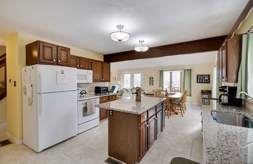 Albrightsville Cabin | New! 2 Pools! A/C ! Spacious House with HOT TUB, Games, Dog ok!