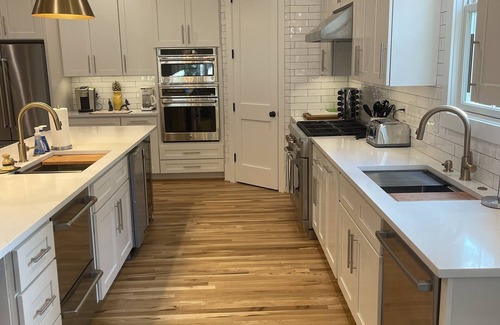 Smith Mountain Lake House | NEW 2024! LUXURY LAKEFRONT!Chef's Kitchen, Elevator, Firepit, Bar, Gameroom!
