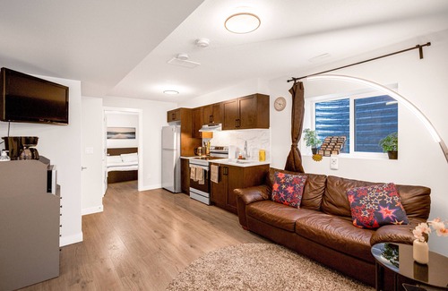 Yorkson Villa | New 2BD Suite Near Events Center