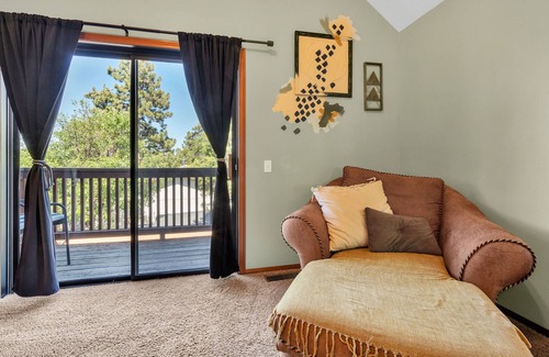 Sugarloaf Cabin | New! 2Bed/2Bath Big Bear Cabin next to forest