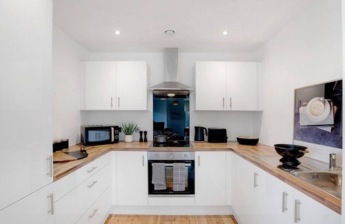 Salford Apartment | New! 2BR in Media City Free WIFI