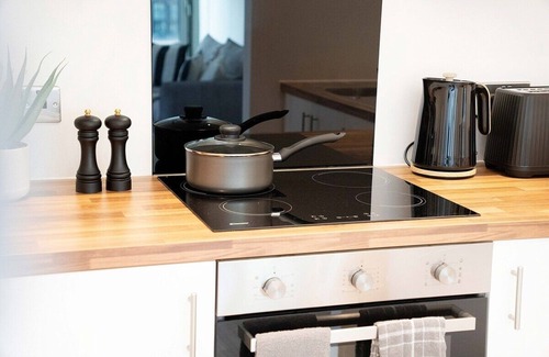 Salford Apartment | New! 2BR in Media City Free WIFI