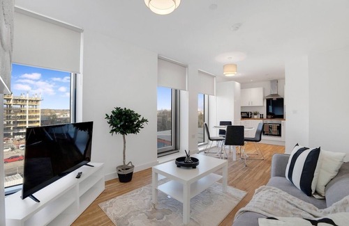 Salford Apartment | New! 2BR in Media City