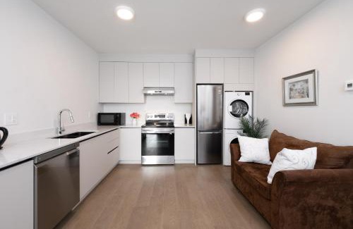 Dundarave House | New 2BR Suite With Great Ocean View in West Vancouver