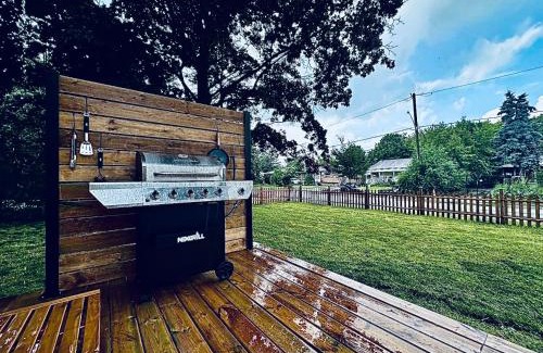 Richmond Hill Apartment | New 3 Bedroom Bungalow Ground Floor with BBQ Patio