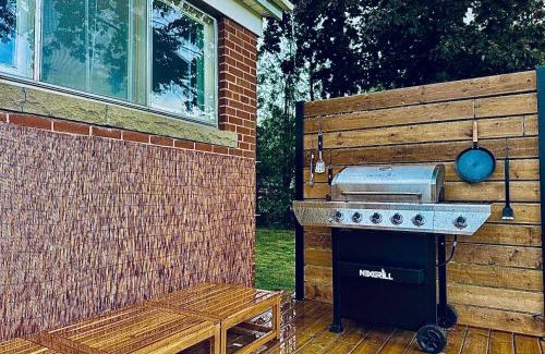 Richmond Hill Apartment | New 3 Bedroom Bungalow Ground Floor with BBQ Patio