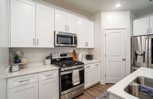 Ivins House | New 3-bedroom townhome with Pool in enchanting Ivins
