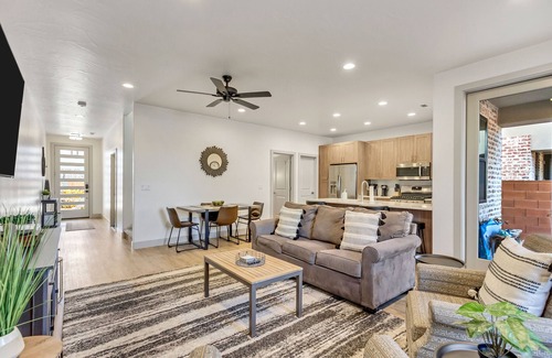 Santa Clara House | New 3 BR 3bath Townhouse with sunset views and heated pool EV Friendly
