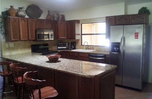 South Sarasota Villa | New 3 BR Mediterranean Villa Very Close To Siesta Key - Pool, Jacuzzi, Lake, BBQ