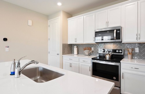 Aurora House | New 3BR Near DIA&Gaylord Move-Ready Dog-Friendly