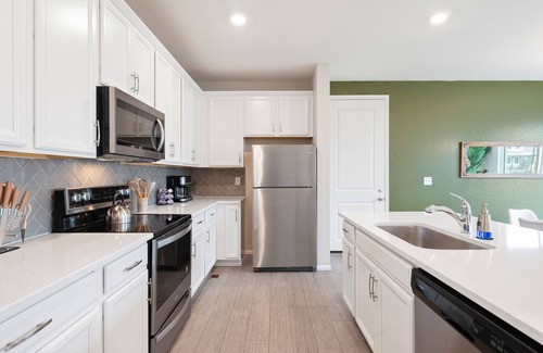 Aurora House | New 3BR Near DIA&Gaylord Move-Ready Dog-Friendly