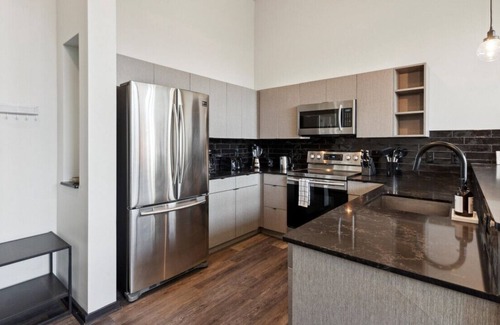 Fairmount Apartment | NEW 3BR w Free Parking, Gym, Game Room, Central location | The Urban Haven