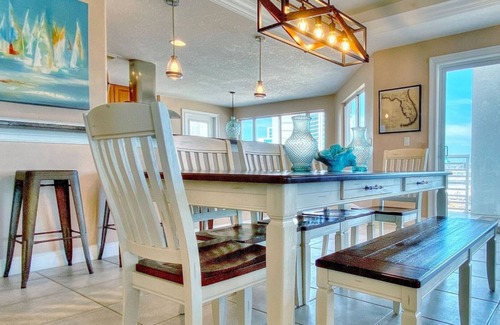 Clearwater Beach Condo | New 3rd-floor bayfront condo w/wrap-around balcony, on-site pool, hot tub, AC