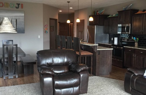 Spirit Lake Cabin | NEW 4 BEDROOM CABIN BRIDGES BAY RESORT 6 FREE INDOOR WATERPARK PASSES